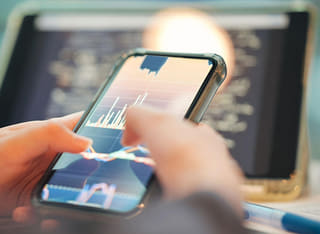 Transparentní postup výběru a přesunu financí sledovaný investorem
